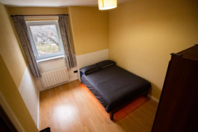 Warm and minimal room in Edinburgh